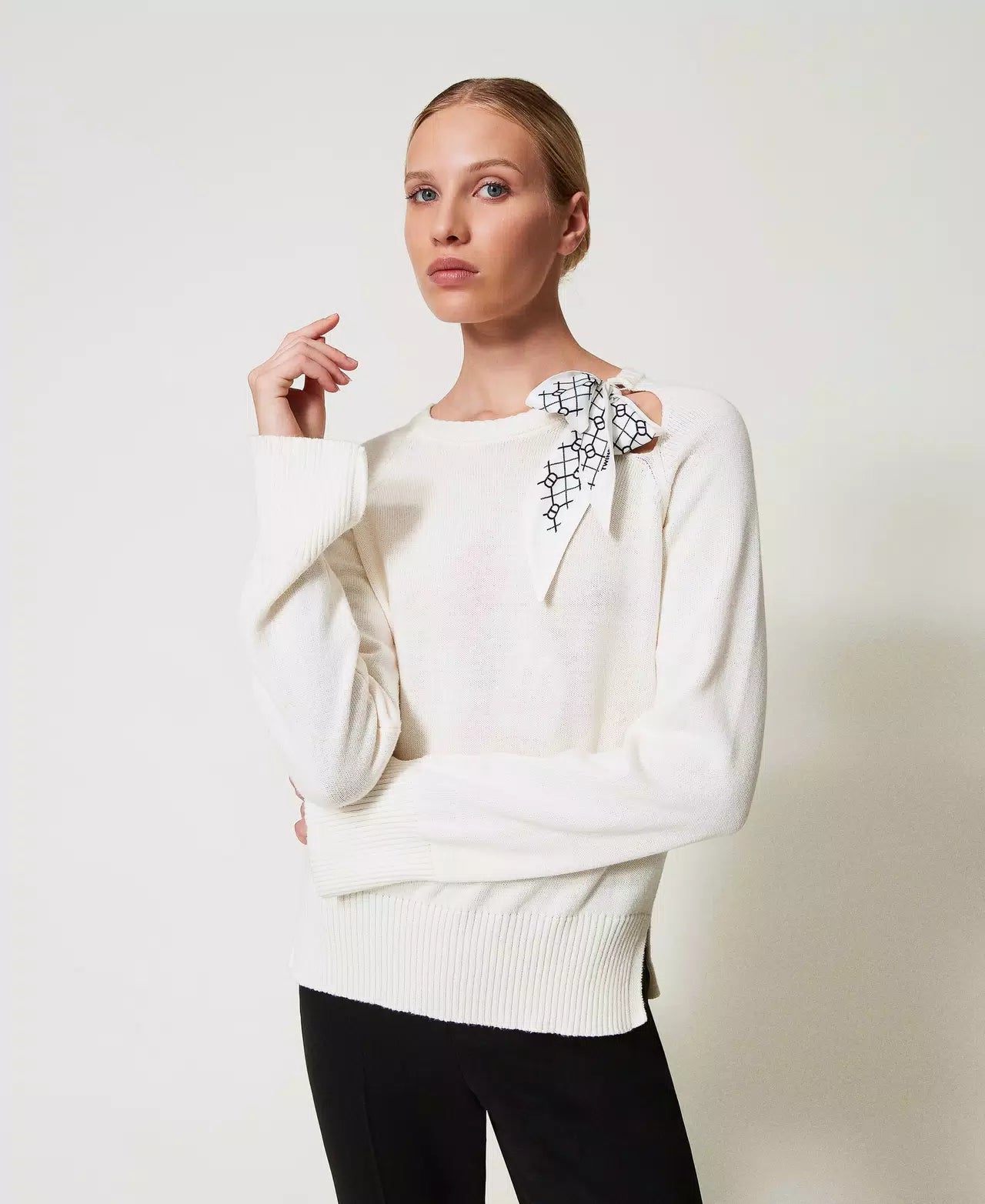 TWS-251TP3210 CREAM SILK BOW TOP