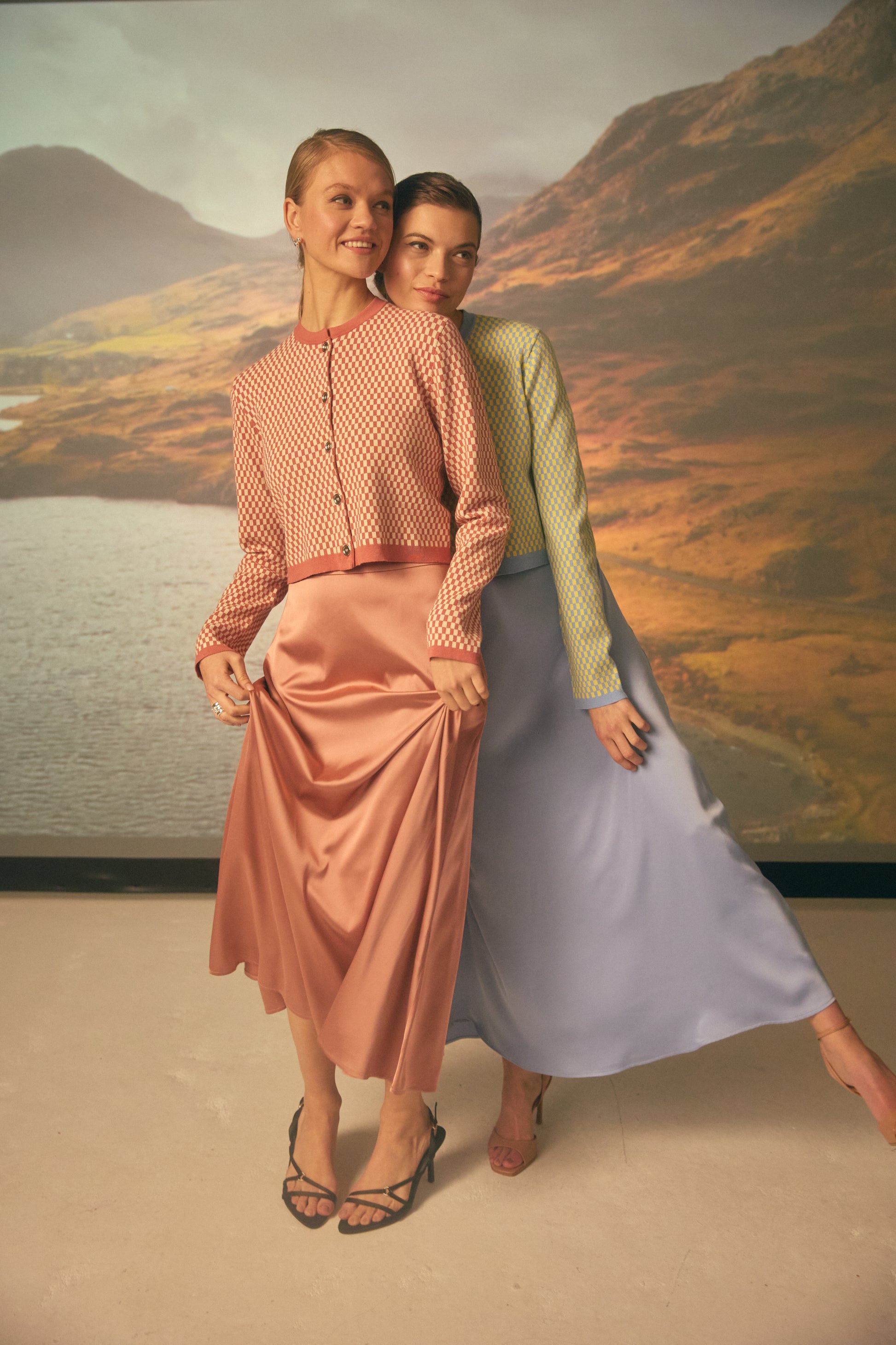 NOI-CH160 PINK CHECKERED CARDIGAN