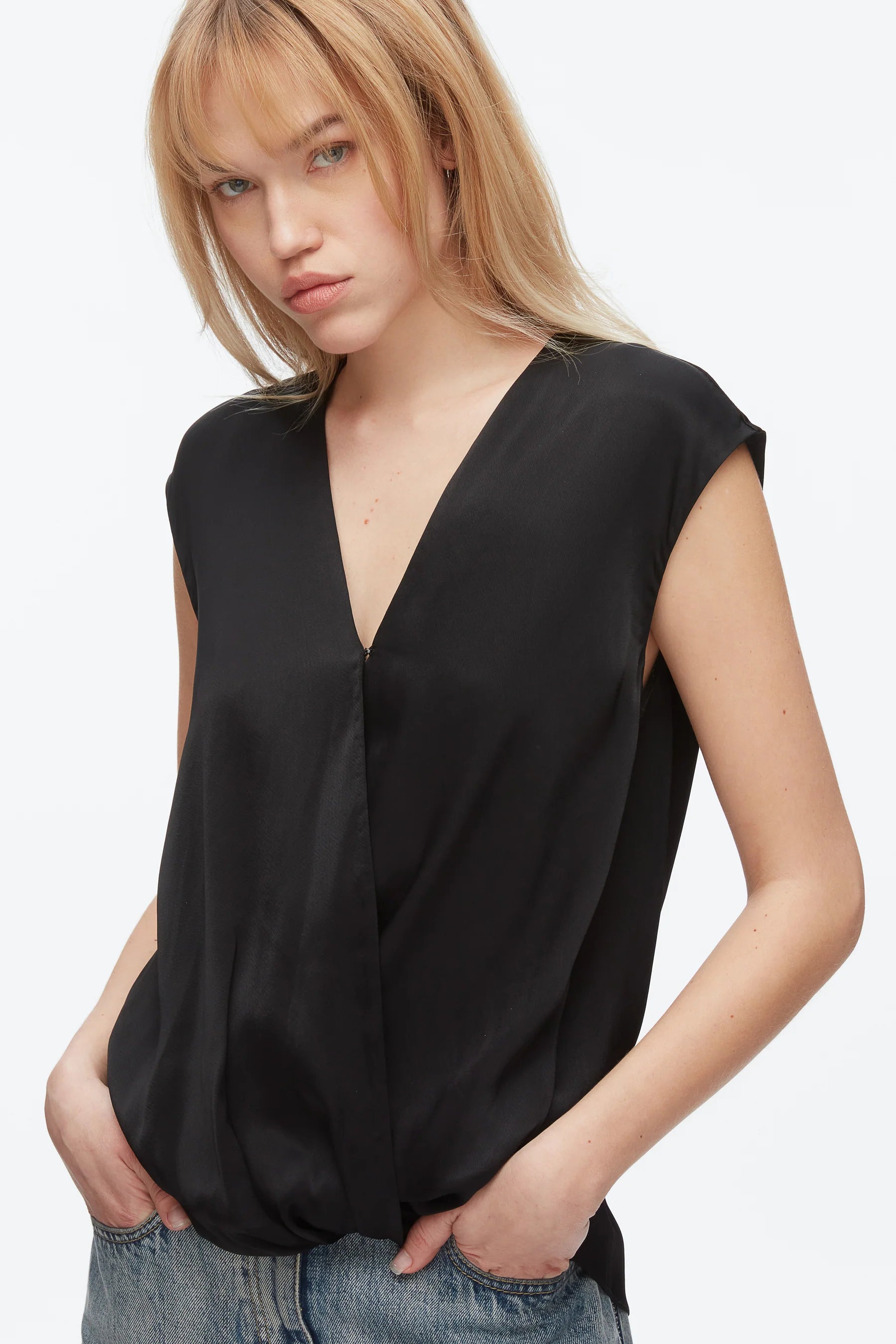 PLM-S251-2018NVS BLACK SLEEVELESS BLOUSE