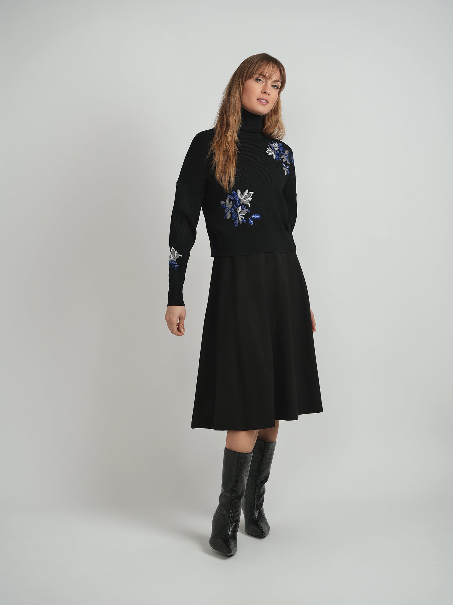 DEJ-WB5CM1789TE BLACK EMBROIDERED TOP
