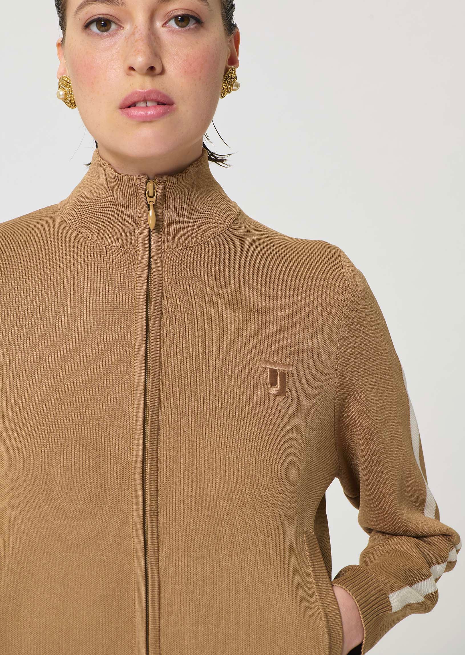 TAJ-GABRIELLE BEIGE ZIP TOP