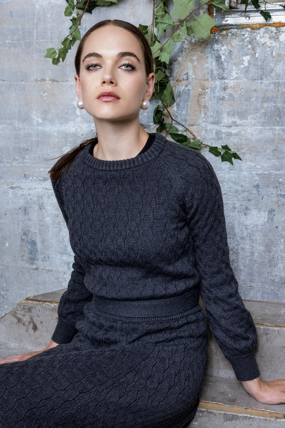 MUN-MNA4212 CHARCOAL CABLE KNIT TOP
