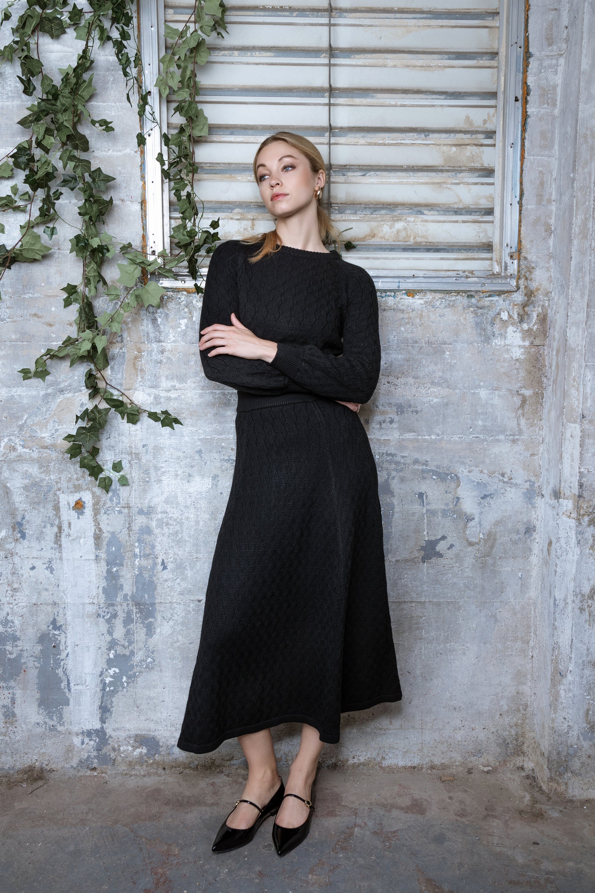 MUN-MNA4212 BLACK CABLE KNIT TOP