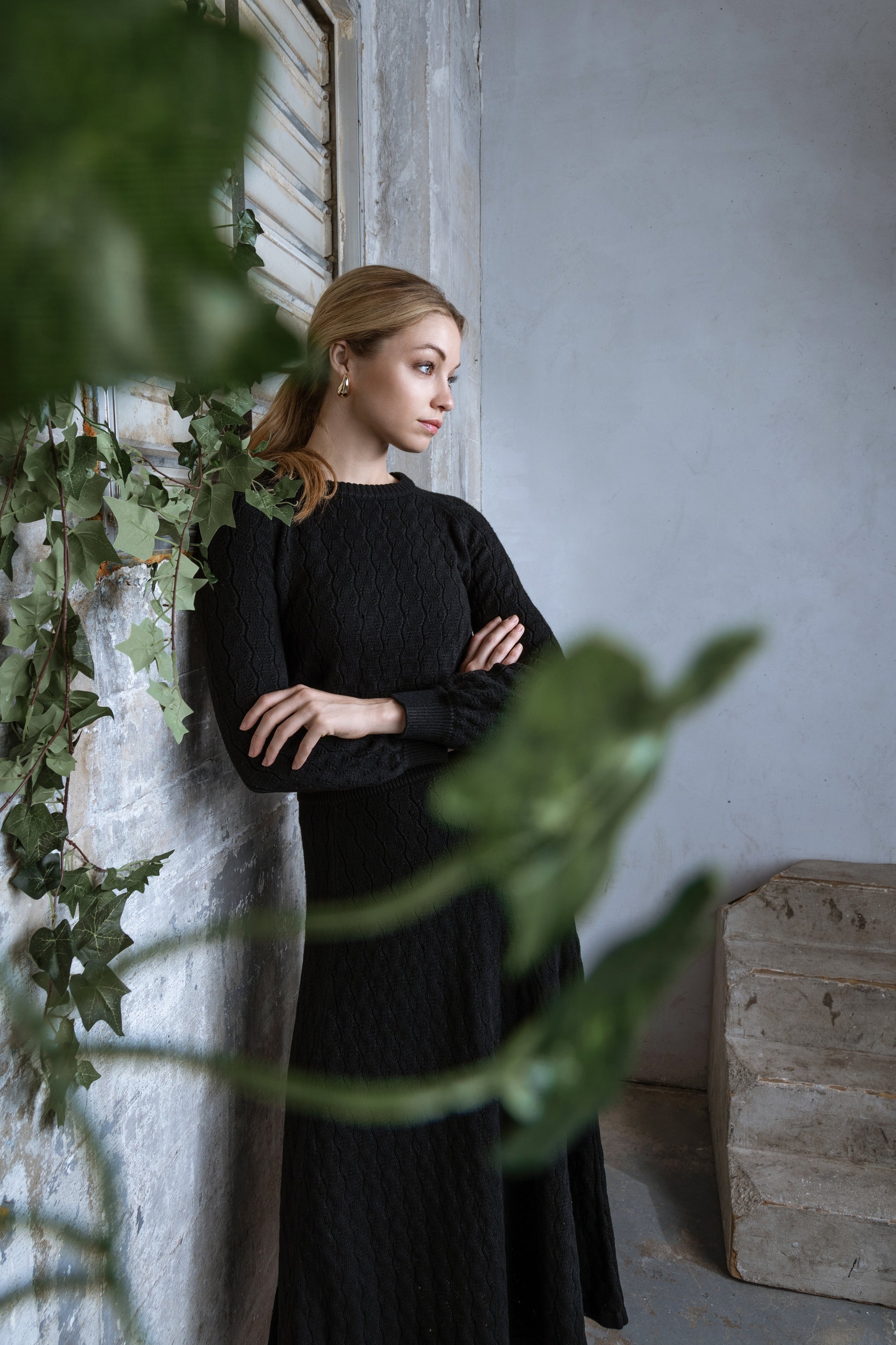 MUN-MNA4212 BLACK CABLE KNIT TOP