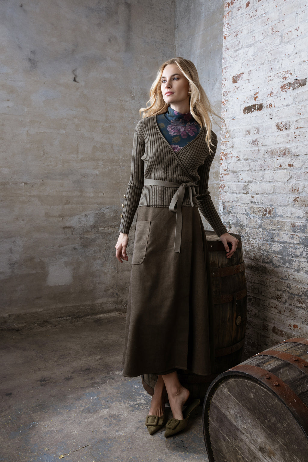 MUN-MNA4233 OLIVE WRAP TOP