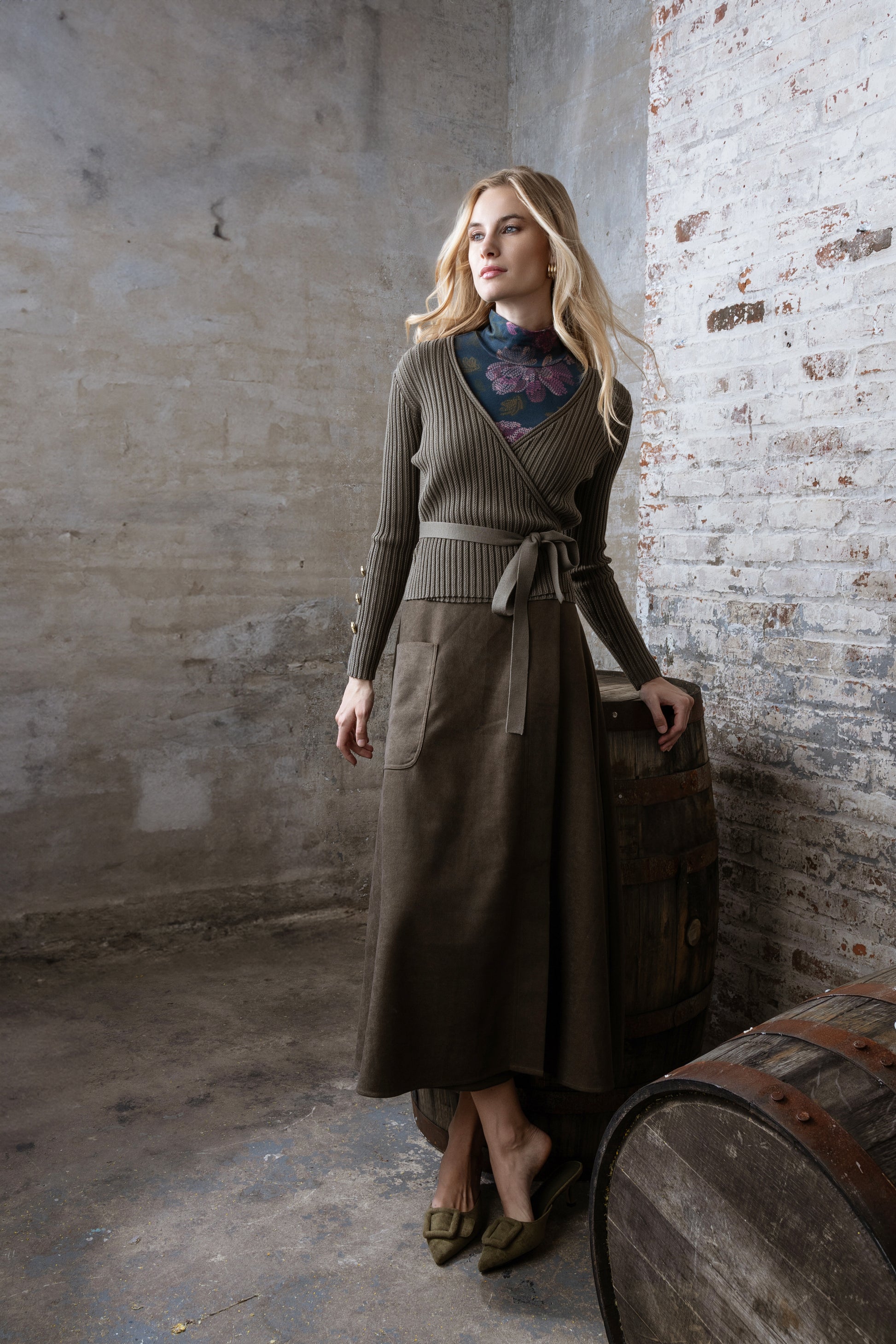 MUN-MNA4233 OLIVE WRAP TOP