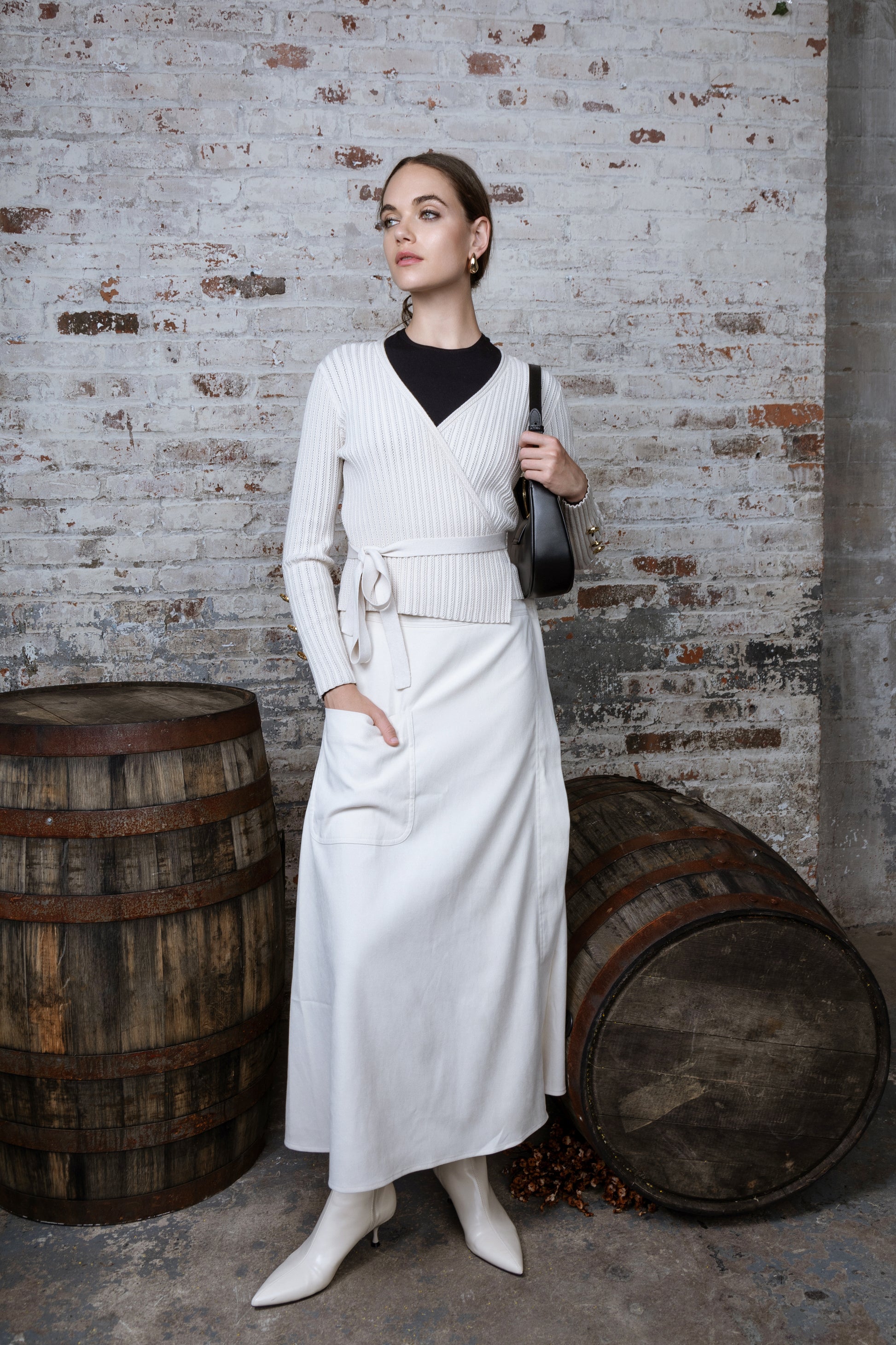 MUN-MNA4233 ECRU WRAP TOP