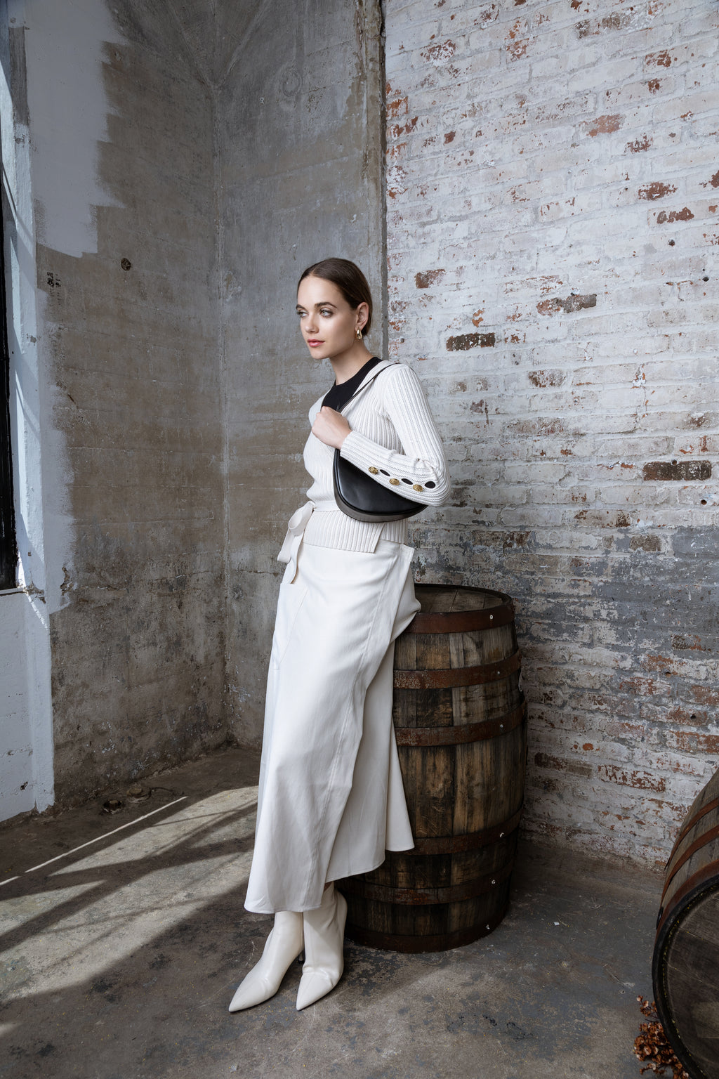 MUN-MNA4233 ECRU WRAP TOP