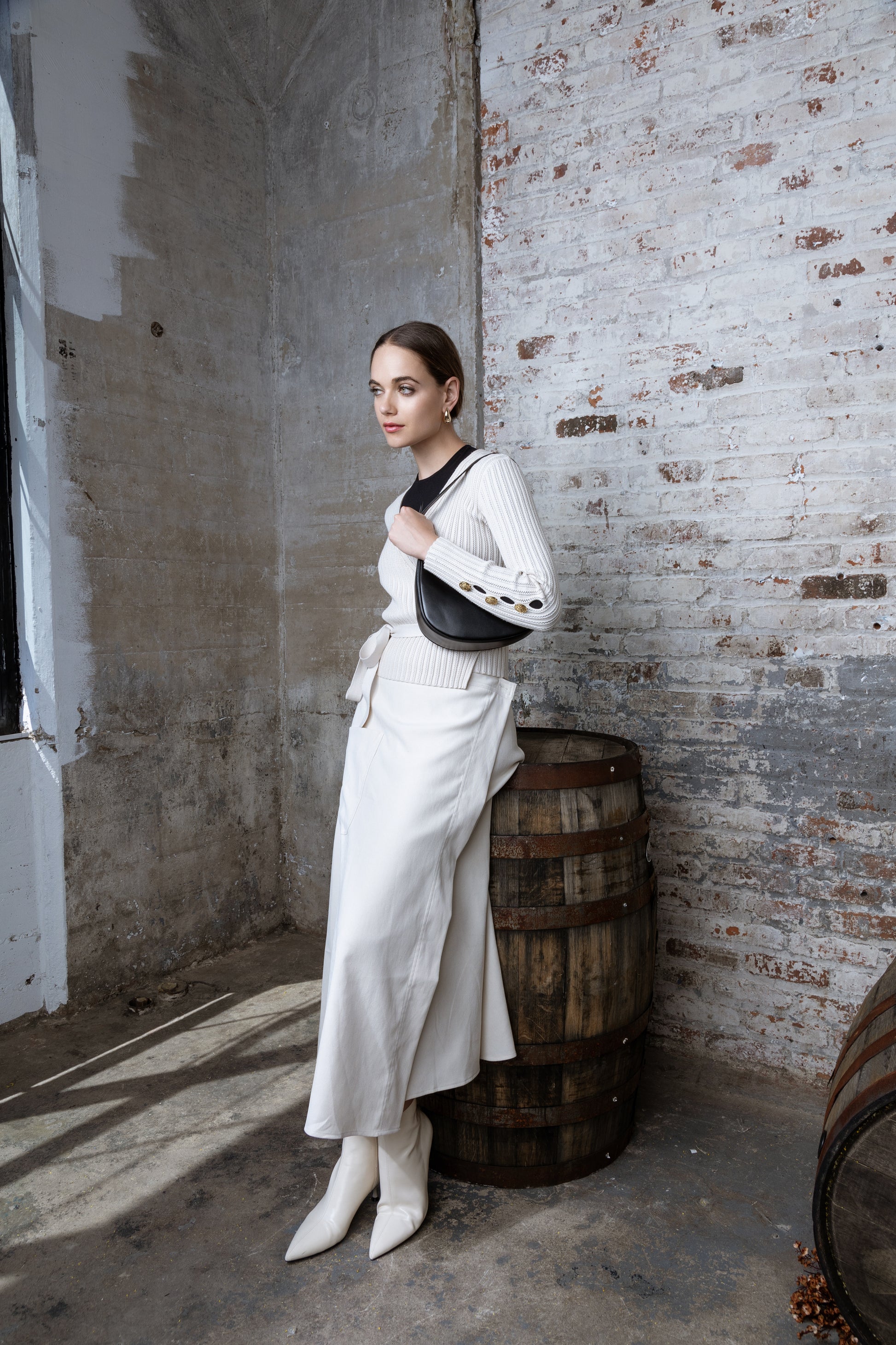 MUN-MNA4233 ECRU WRAP TOP