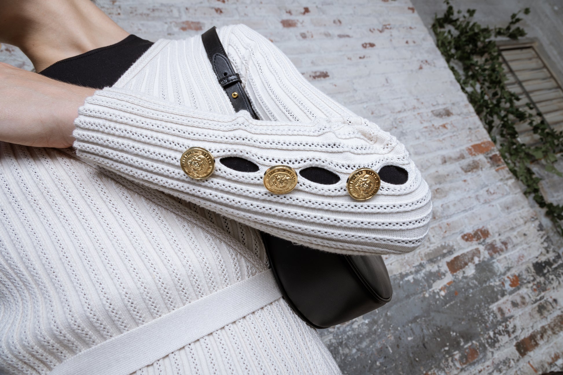 MUN-MNA4233 ECRU WRAP TOP