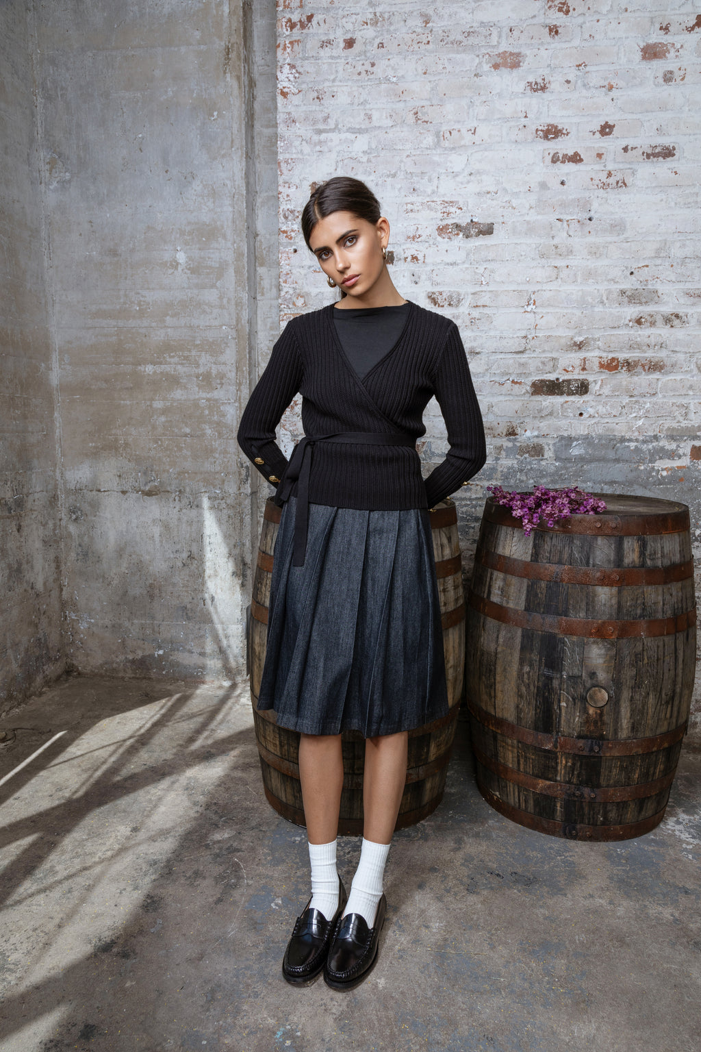 MUN-MNA4233 BLACK WRAP TOP
