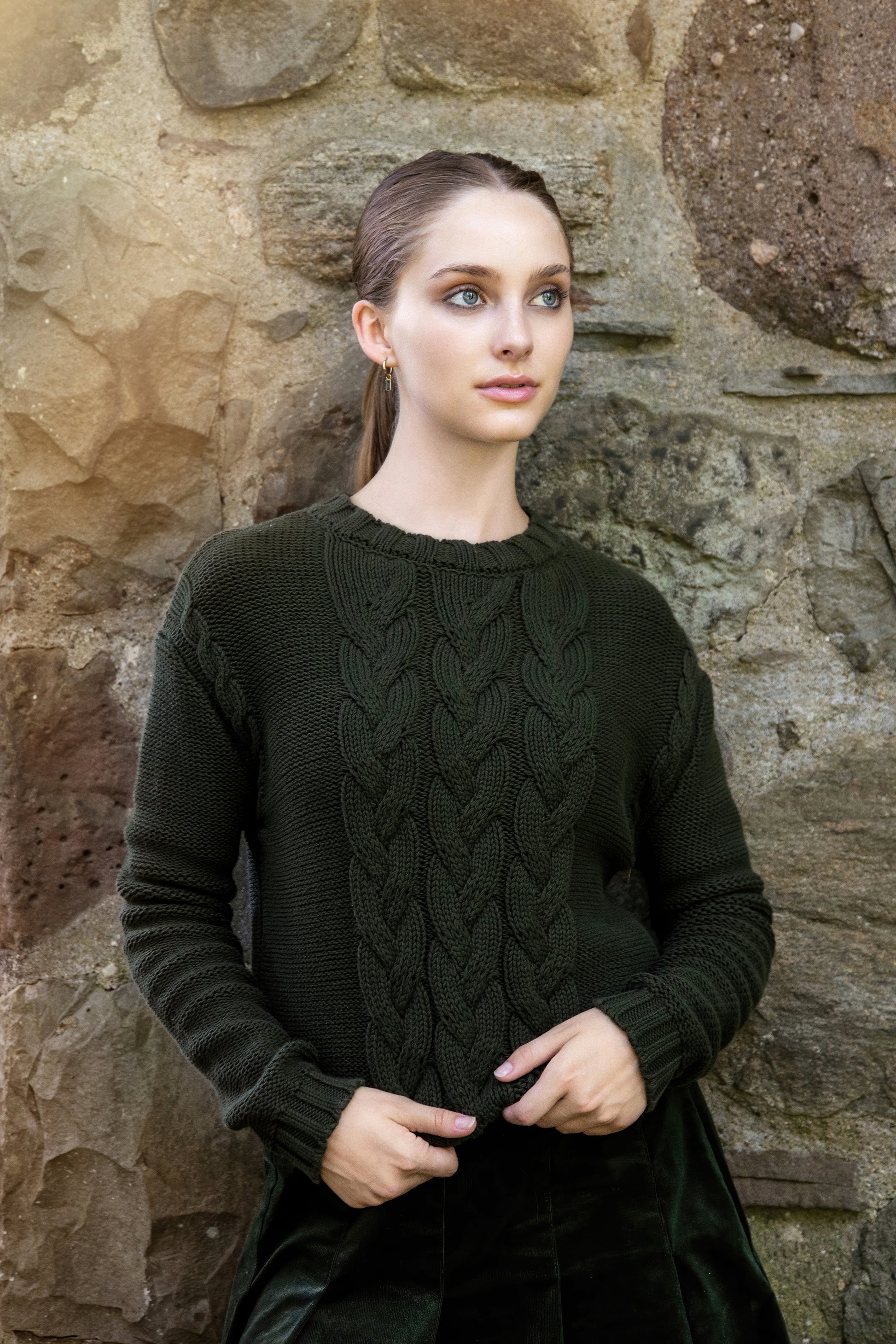 MUN-NUA4304 OLIVE CABLE KNIT TOP