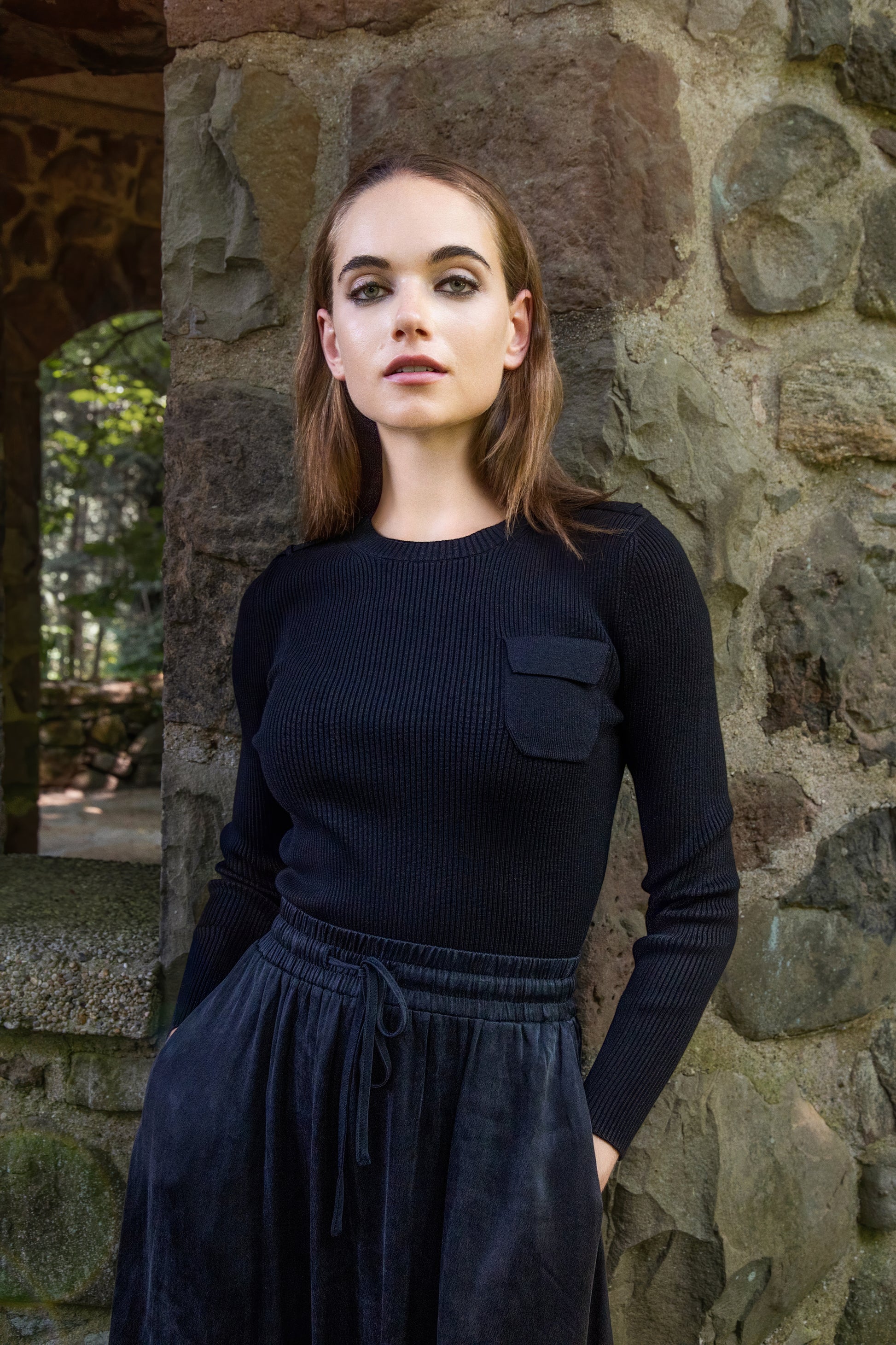 MUN-NUA4220 BLACK RIBBED POCKET TOP