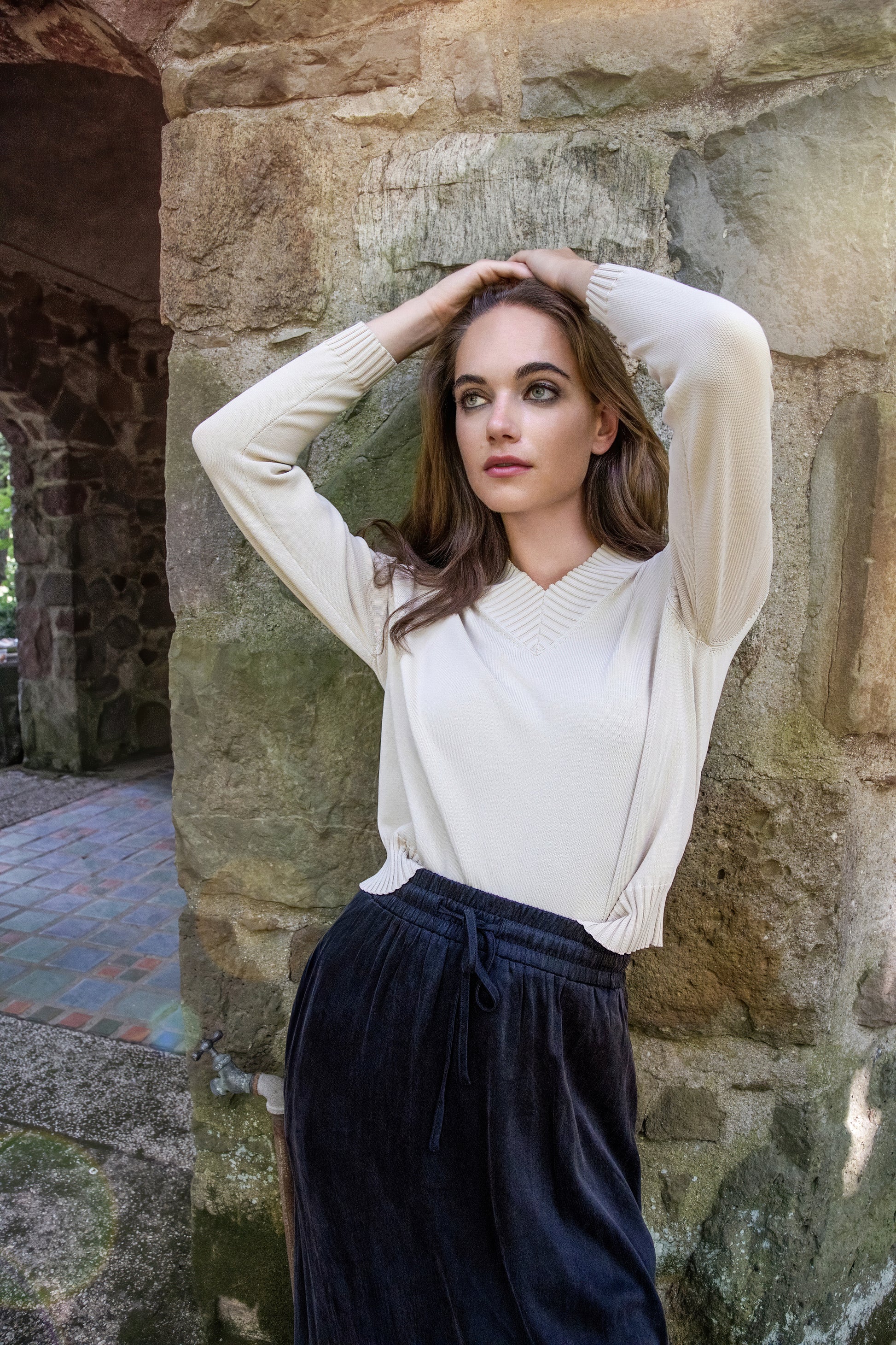 MUN-NUA4315 ECRU V-NECK TOP