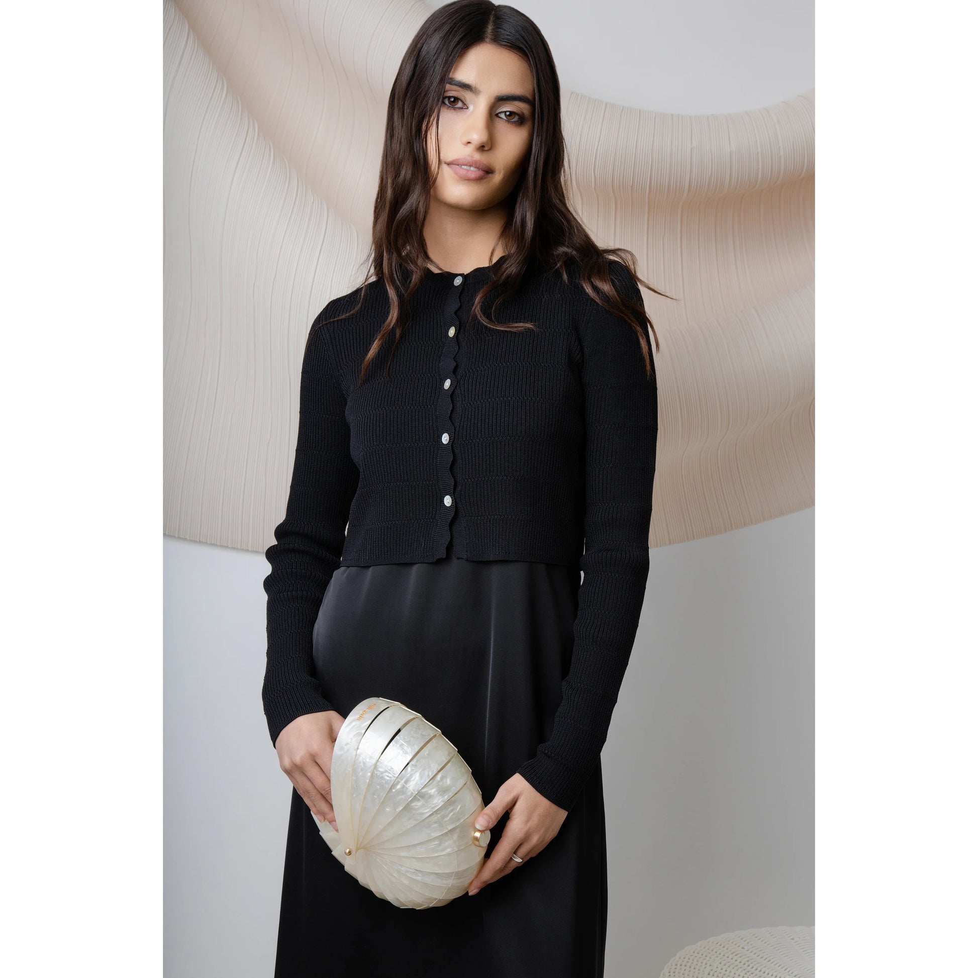 MUN-MNA5070 BLACK ISLA CARDIGAN