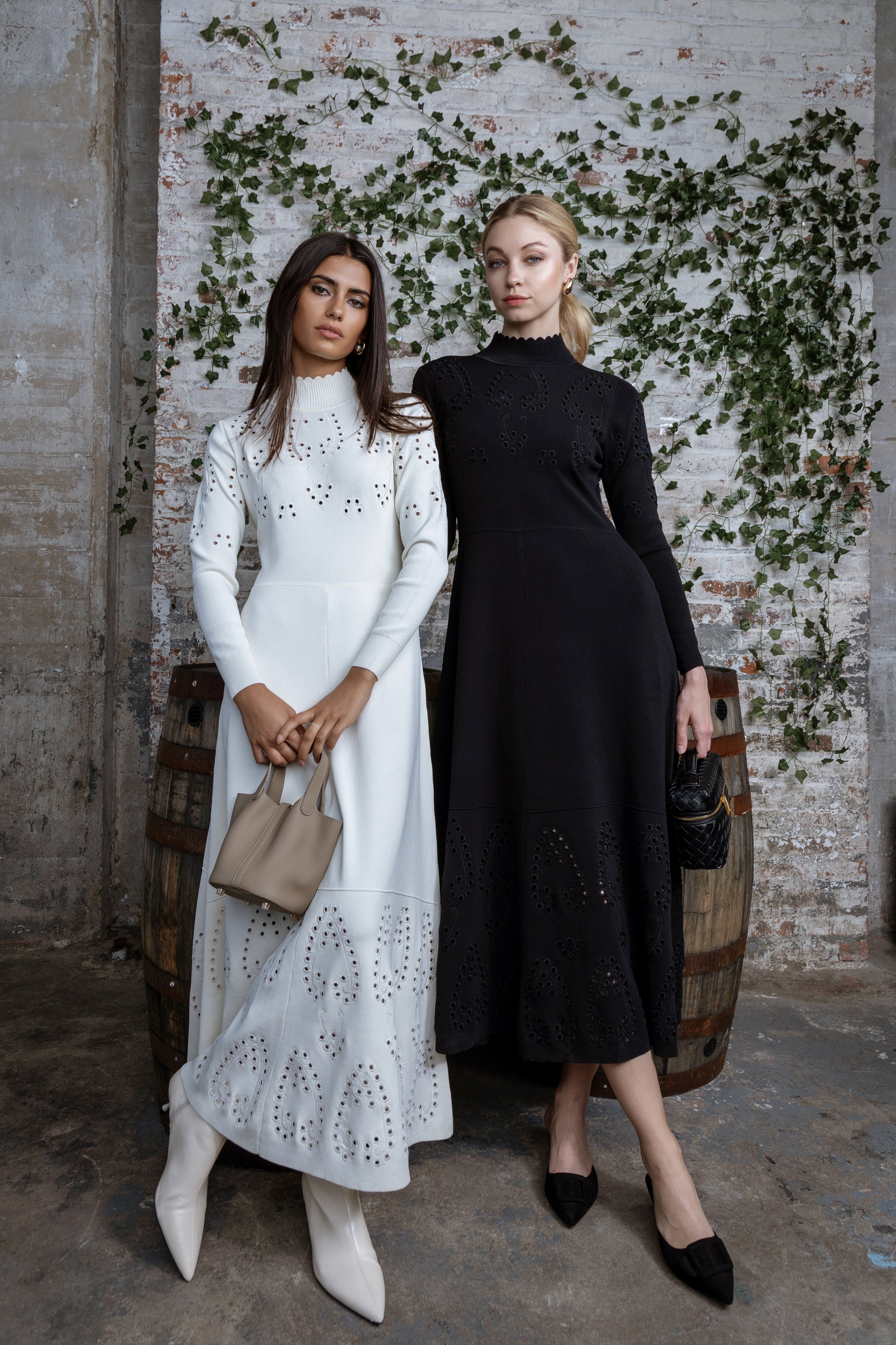 MUN-MNA4213 BLACK EYELET TOP