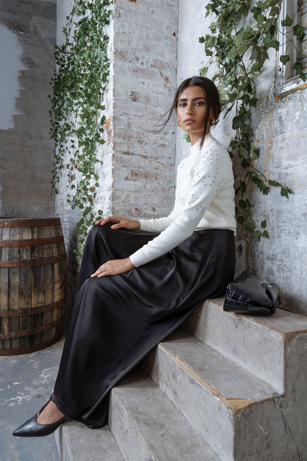 MUN-MNA4213 CREAM EYELET TOP