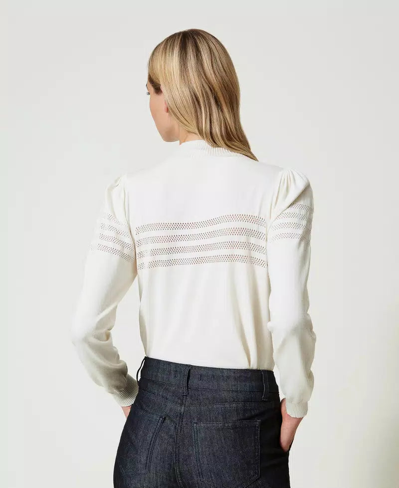 TWS-242TP3722 WHITE LOGO TOP