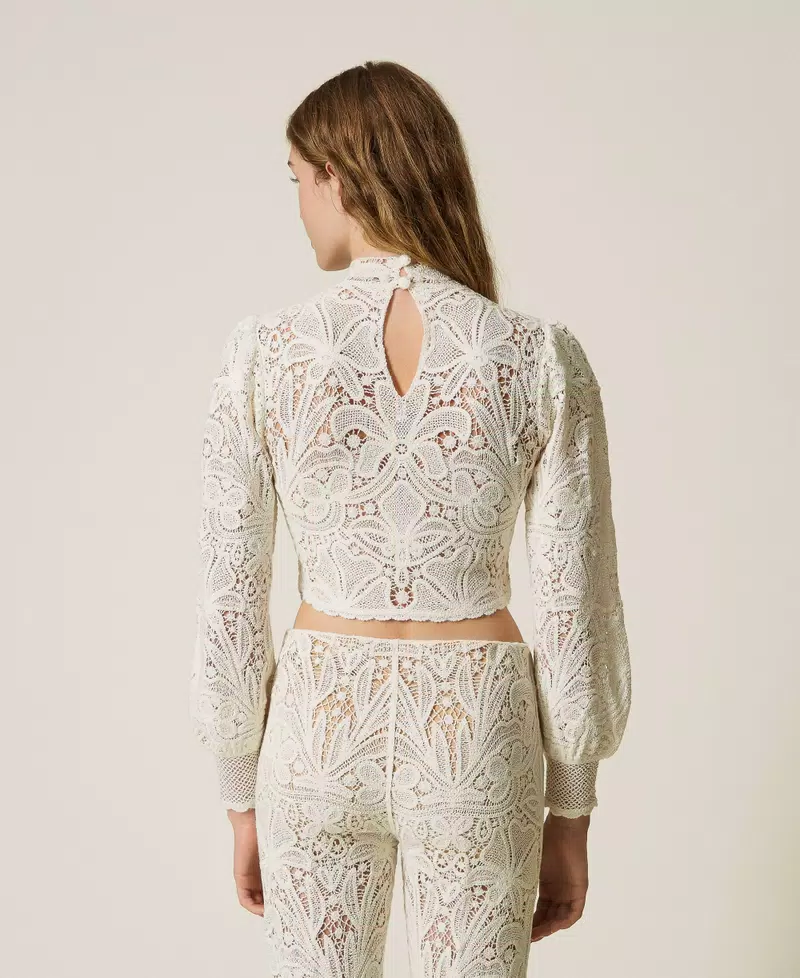 TWS-242TS3140 IVORY FLORAL CROCHET TOP