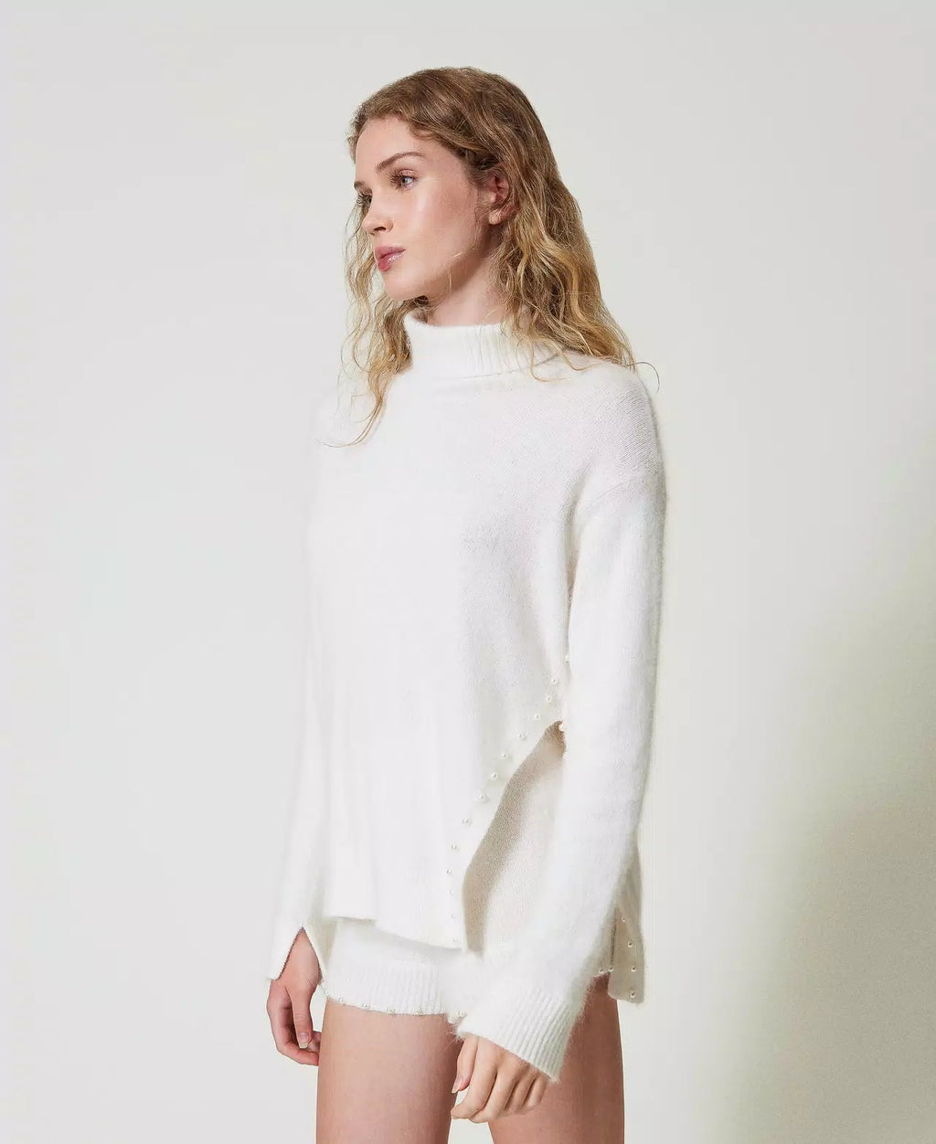 TWS-242TT3291 WHITE KNIT TURTLENECK