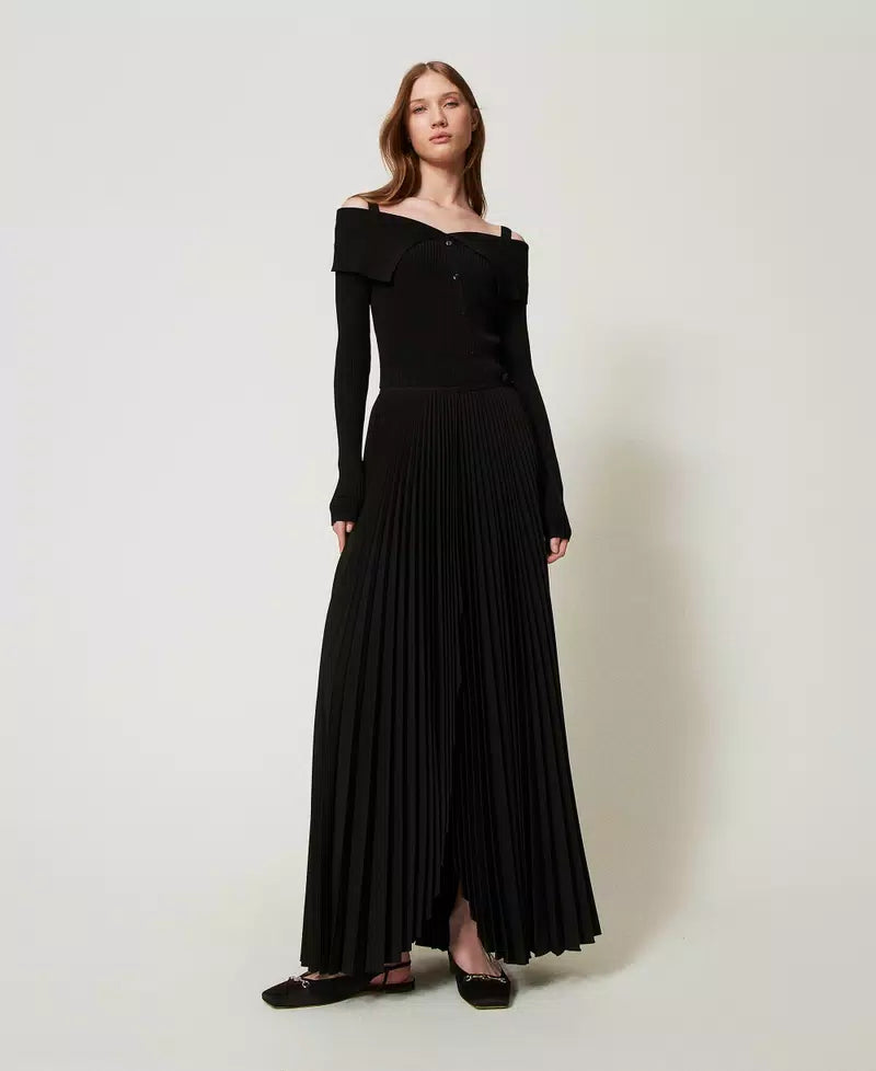 TWS-251TP2424 BLACK PLEATED WRAP SKIRT