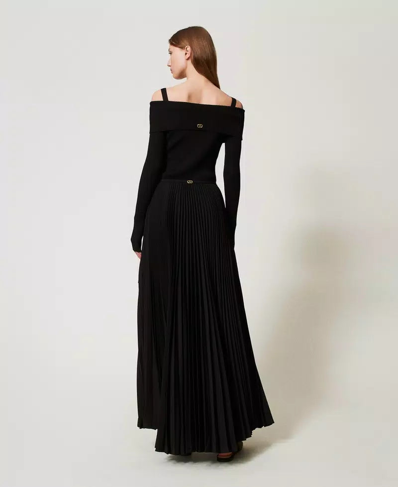 TWS-251TP2424 BLACK PLEATED WRAP SKIRT