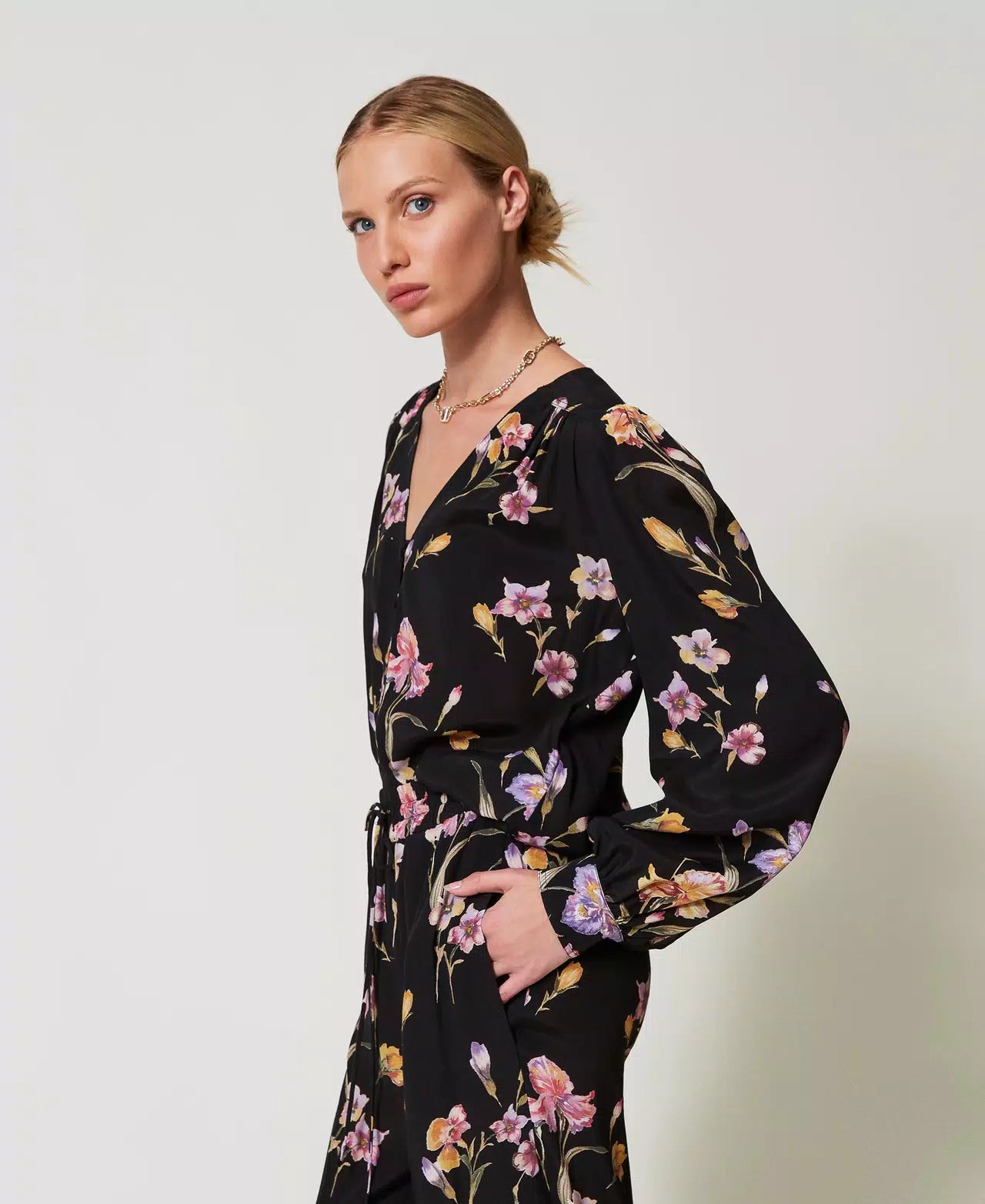 TWS-251TP2774 BLACK FLORAL BLOUSE