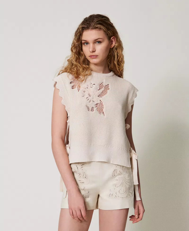 TWS-251TP3580 BEIGE EMBROIDERY KNIT TOP