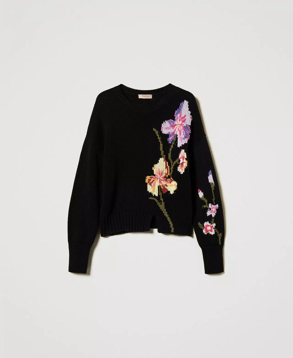 TWS-251TP3591 BLACK FLORAL KNIT TOP