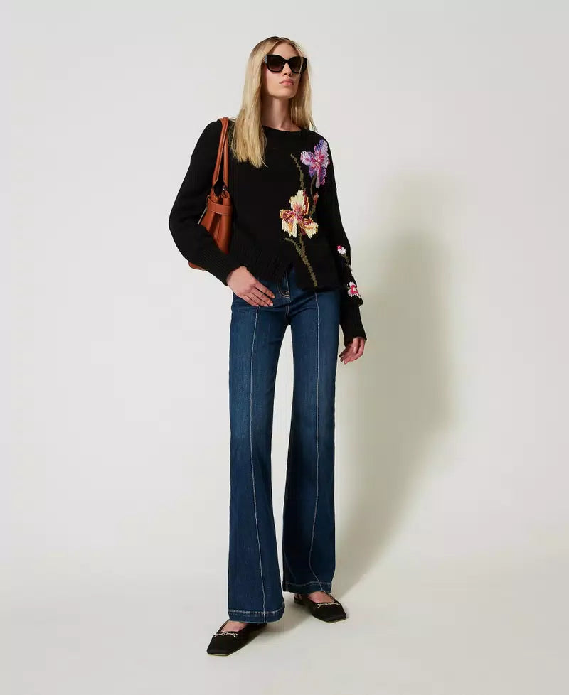 TWS-251TP3591 BLACK FLORAL KNIT TOP