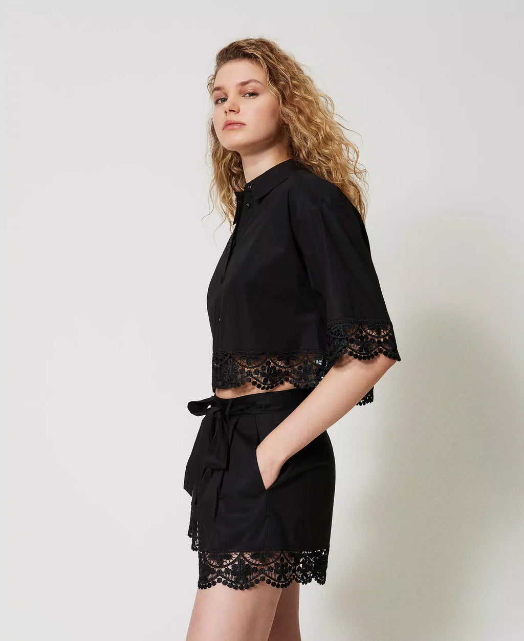 TWS-251TT2093 BLACK LACE TRIM BLOUSE