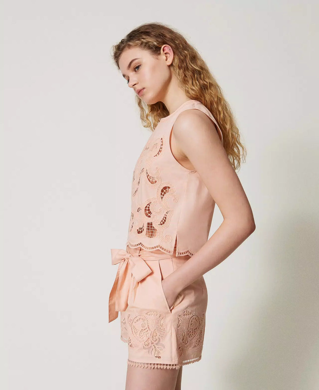 TWS-251TT2165 PINK LACE VEST
