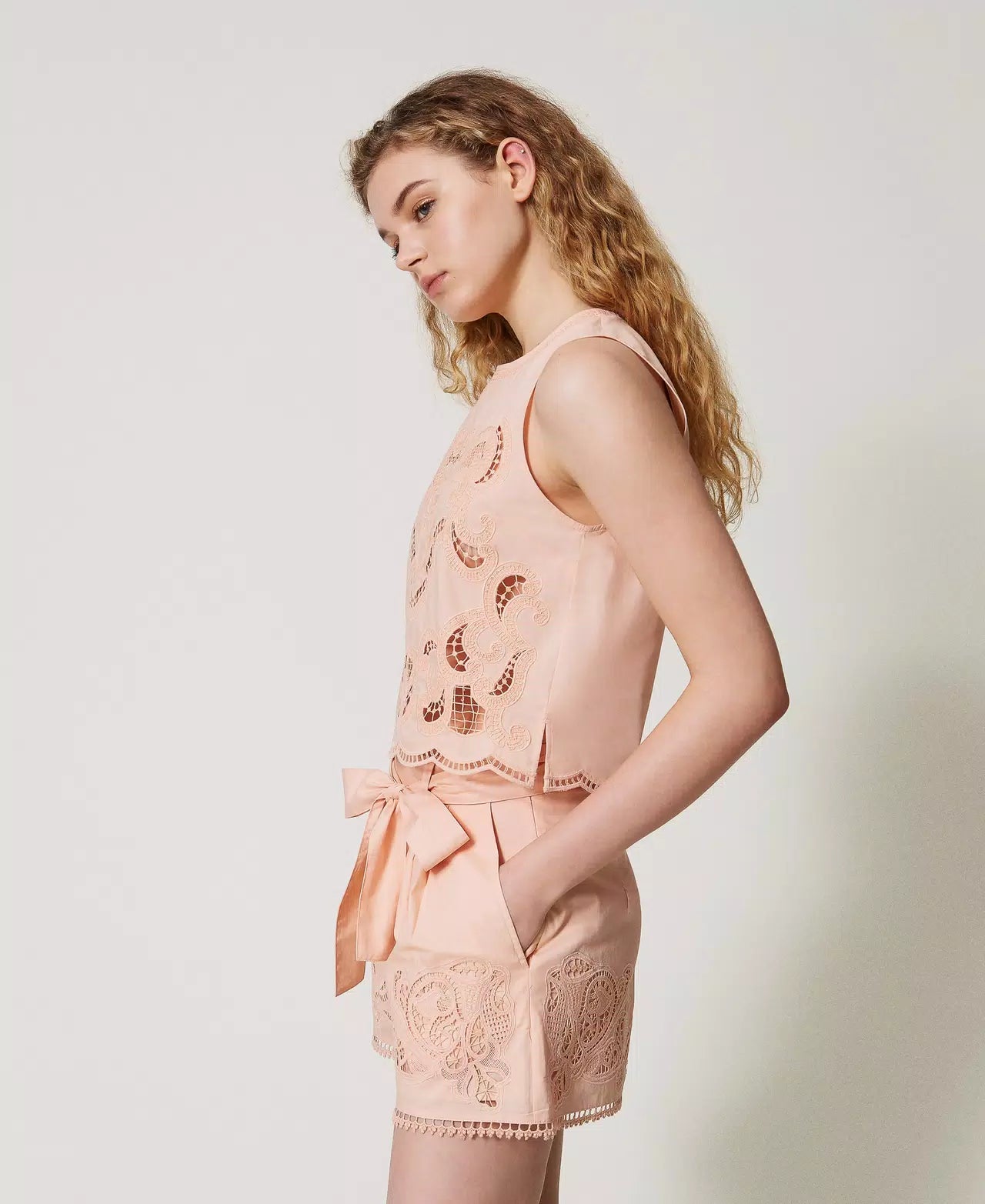 TWS-251TT2165 PINK LACE VEST