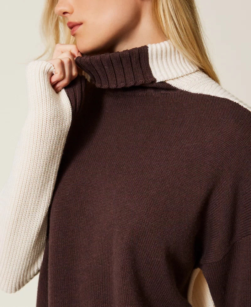 TWS-252TF3023 CHOCOLATE&CREAM TWO TONE TURTLENECK