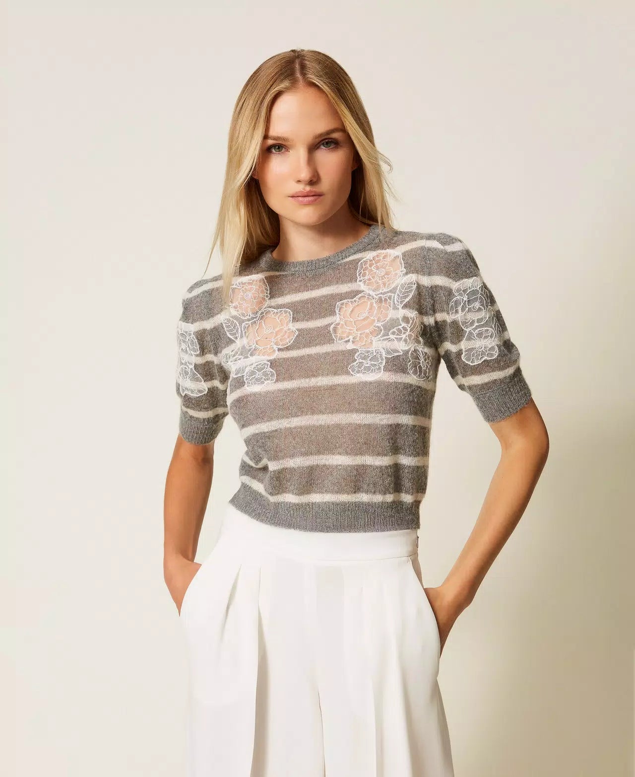 TWS-252TP3251 IVORY&BLACK KNIT LACE TOP