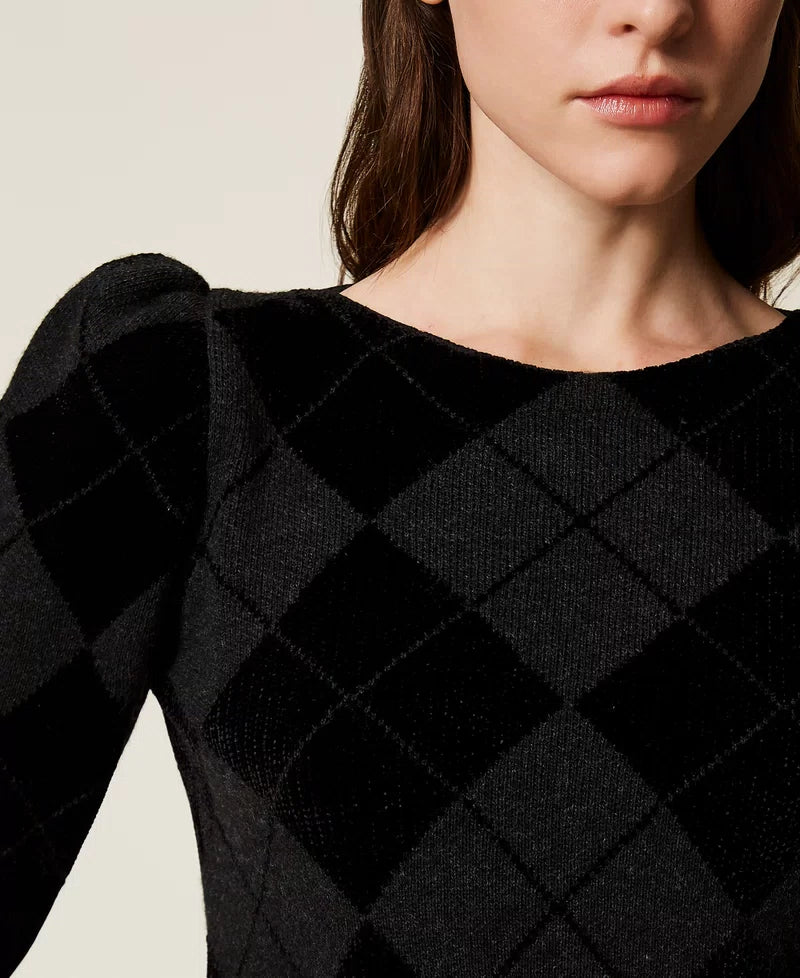TWS-252TS3370 BLACK ARGYLE KNIT TOP