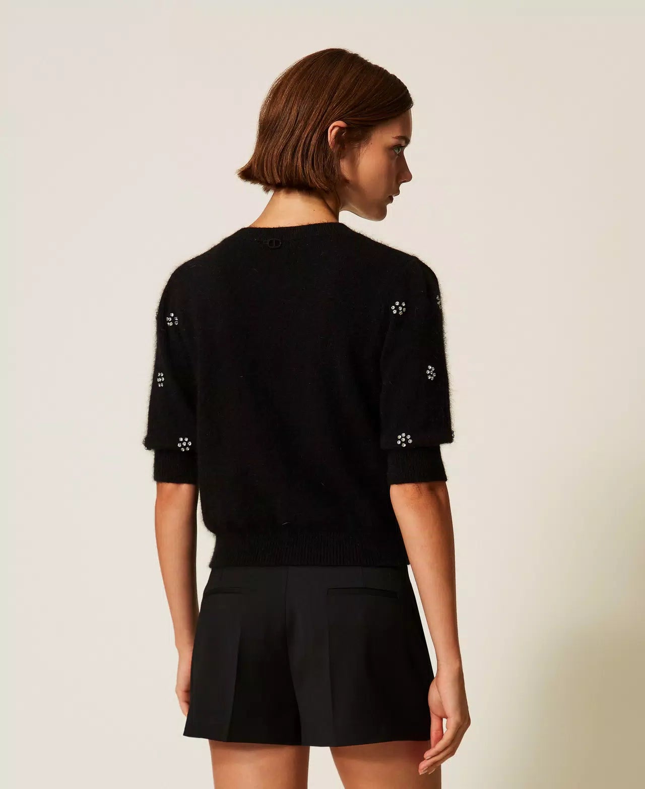 TWS-252TT3181 BLACK ANGORA BLEND EMBROIDERYD TOP