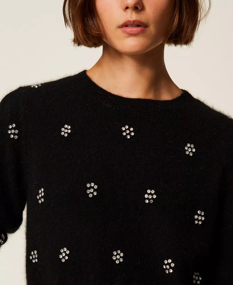 TWS-252TT3181 BLACK ANGORA BLEND EMBROIDERYD TOP