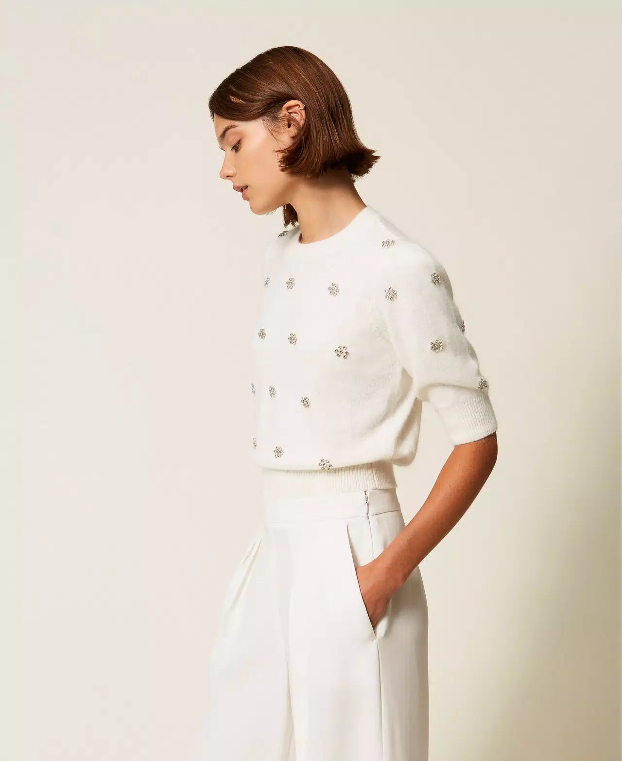 TWS-252TT3181 IVORY ANGORA BLEND EMBROIDERY TOP