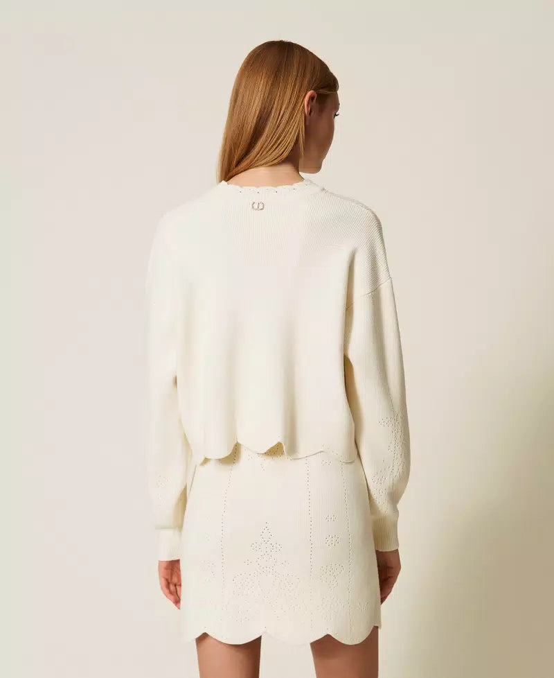 TWS-252TT3210 IVORY SCALLOP CROPPED TOP