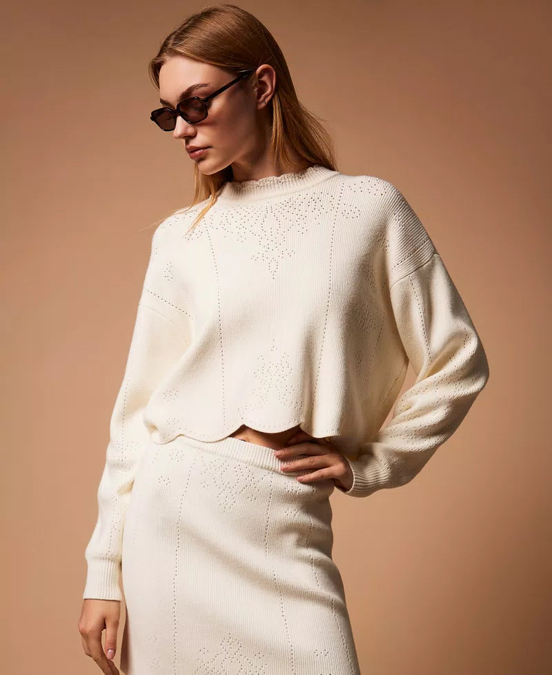 TWS-252TT3210 IVORY SCALLOP CROPPED TOP