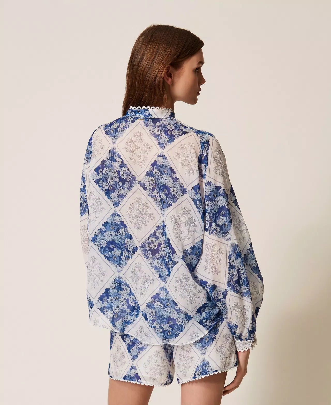 TWS-261TP213E WHITE&BLUE FLORAL BLOUSE