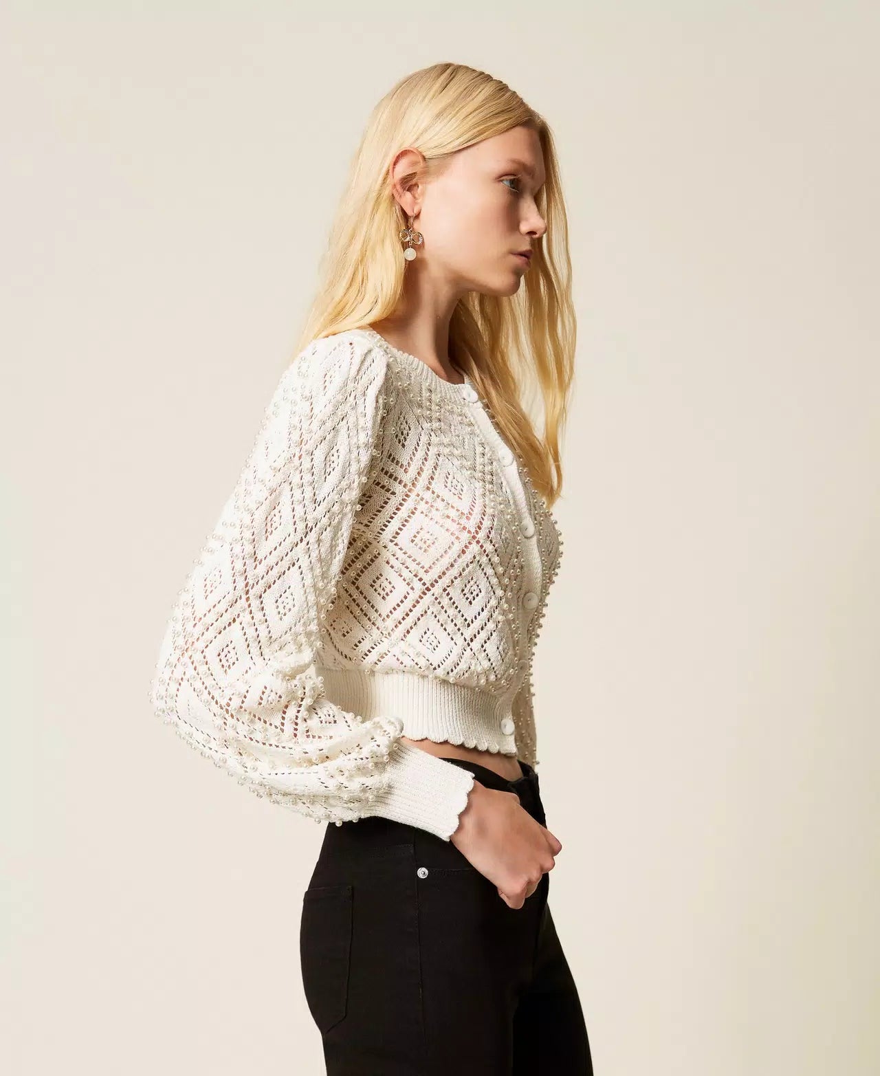 TWS-261TP3203 IVORY PEARL CARDIGAN