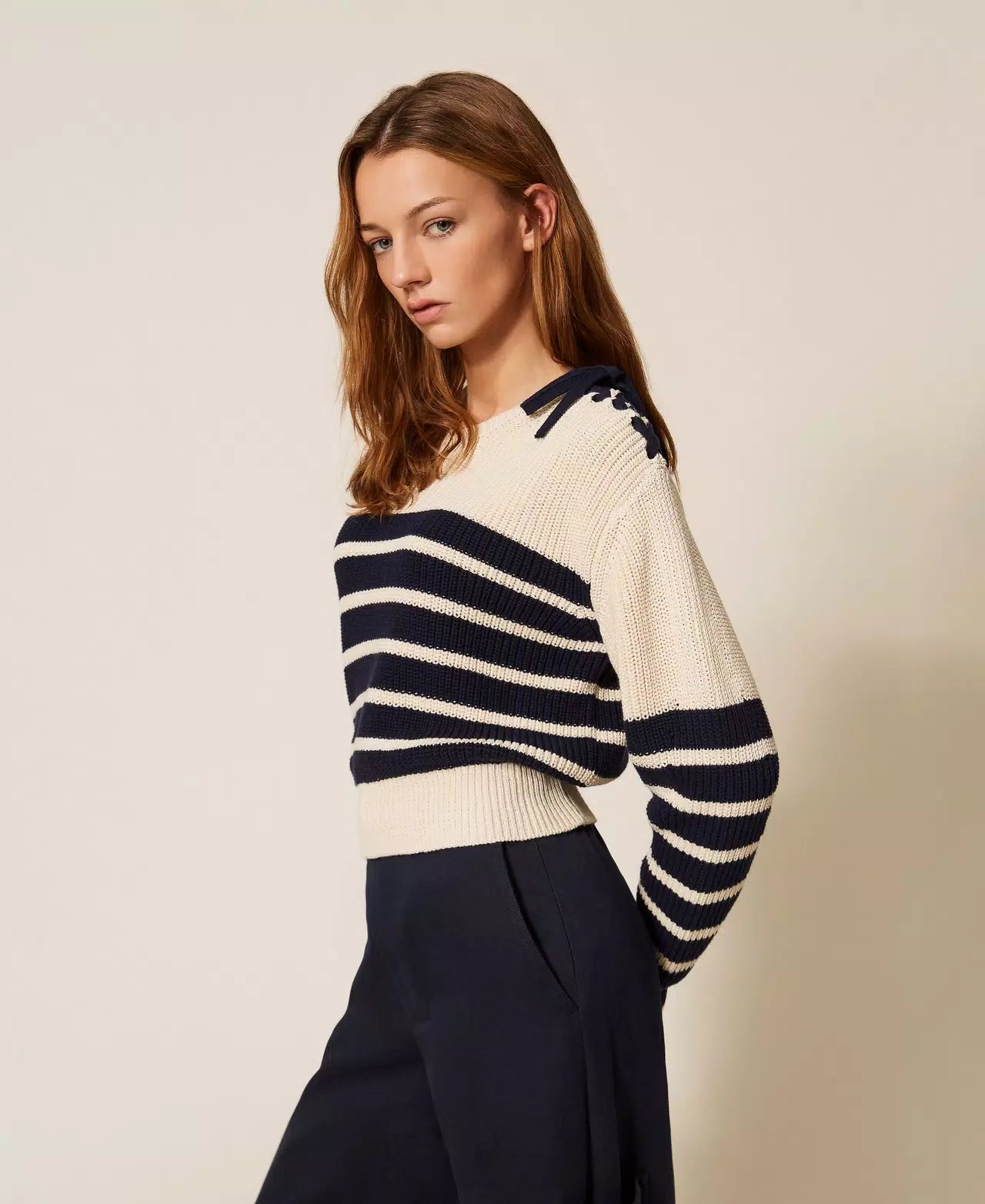 TWS-261TP3281 CREAM&NAVY STRIPED TOP