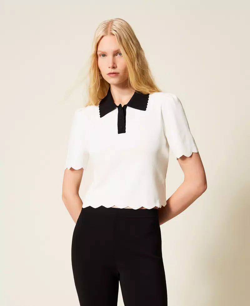 TWS-261TP3371 WHITE&NAVY SCALLOPED POLO TOP