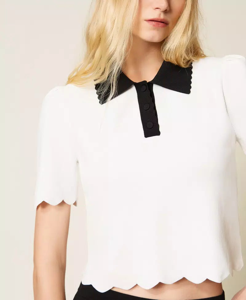 TWS-261TP3371 WHITE&NAVY SCALLOPED POLO TOP