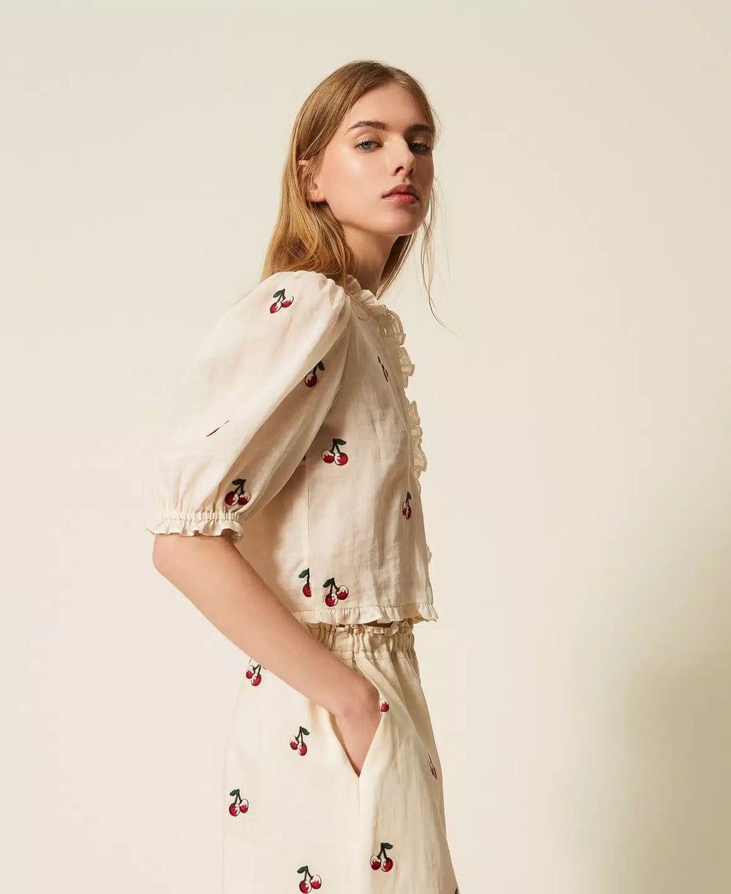 TWS-261TT2420 IVORY PUFFY SLEEVE CHERRY BLOUSE