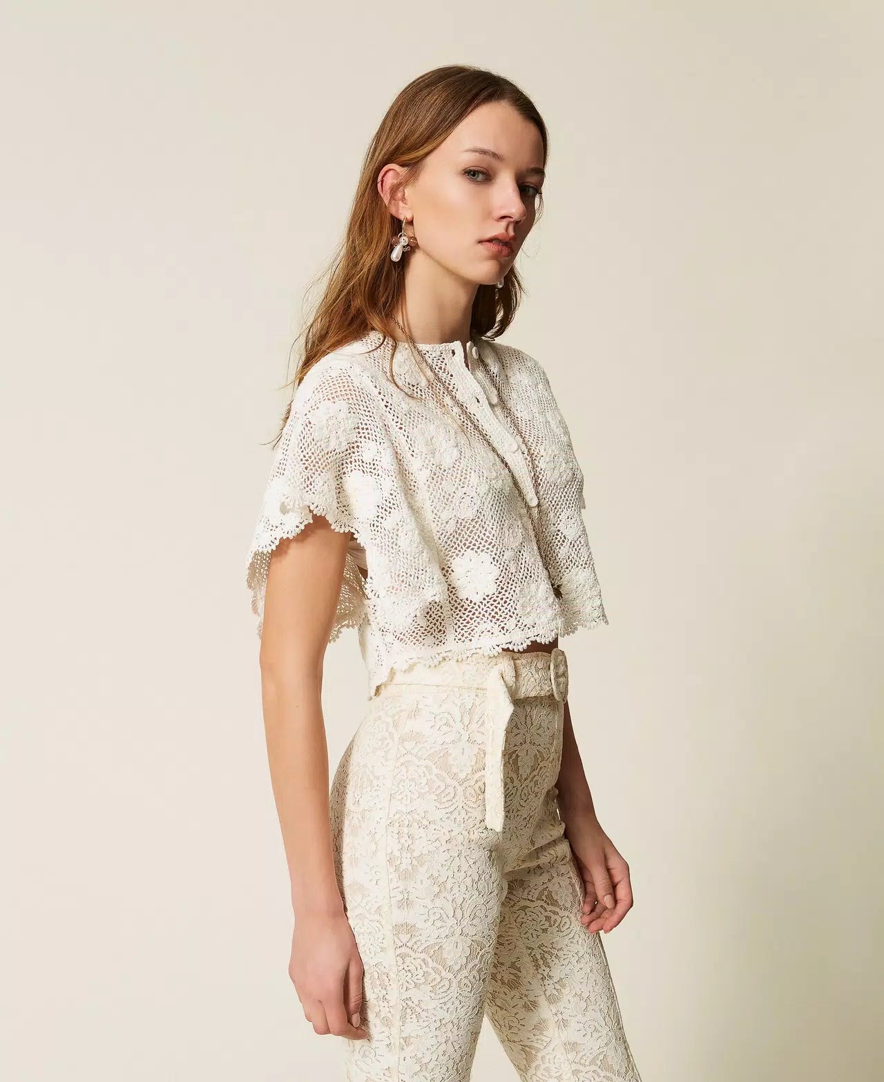 TWS-261TT3161 IVORY CROCHET BLOUSE