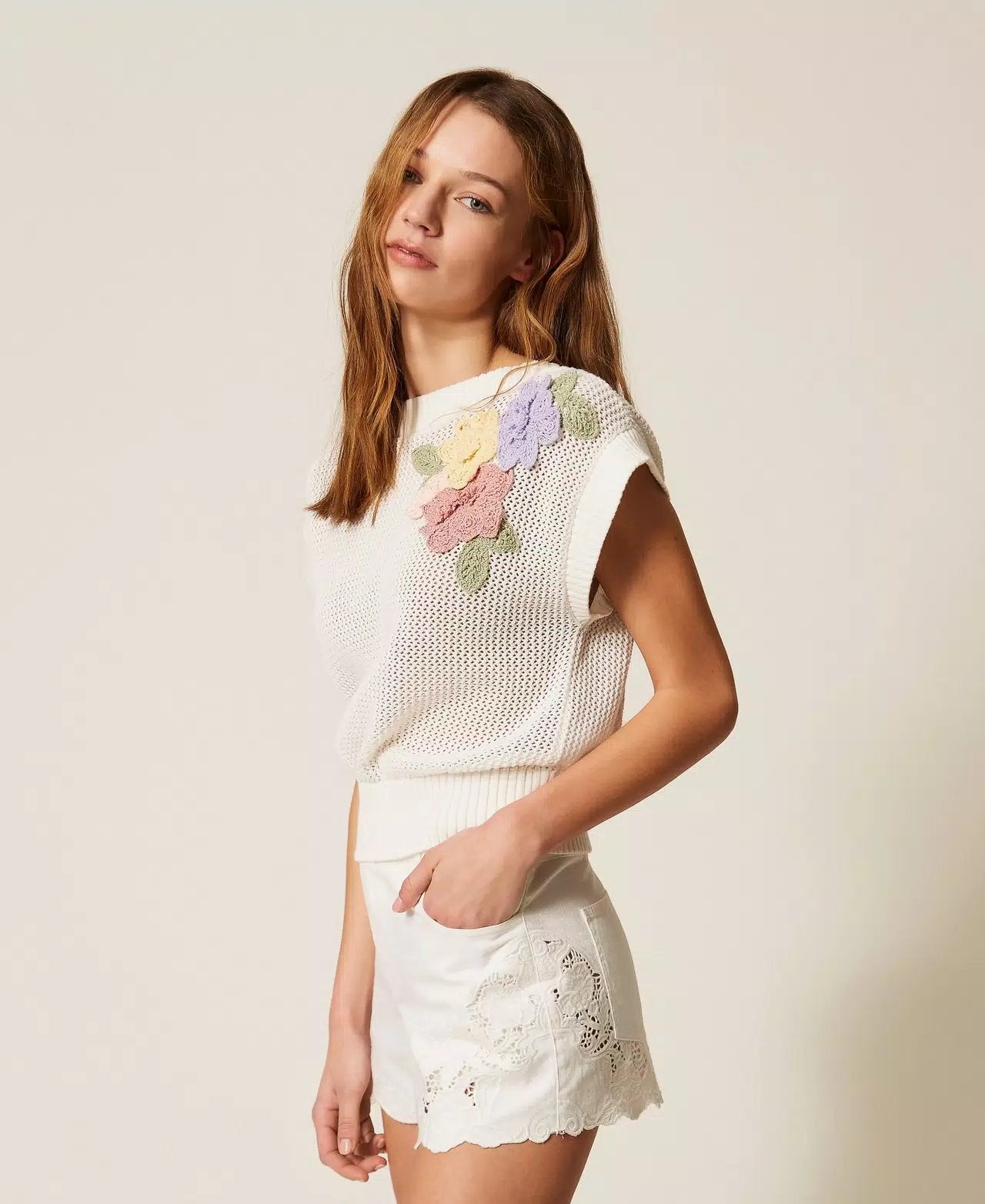TWS-261TT3310 IVORY FLOWER KNIT TOP