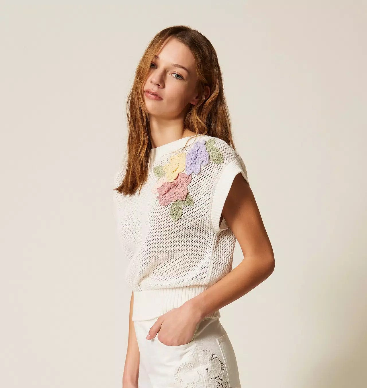 TWS-261TT3310 IVORY FLOWER KNIT TOP